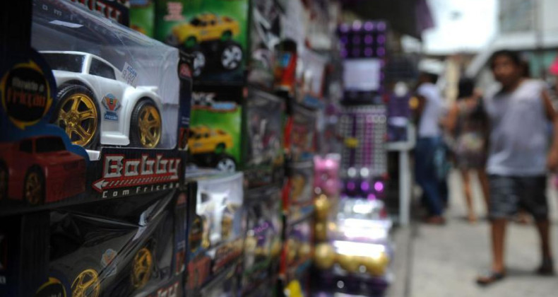 Central Única de Favelas distribui brinquedos para crianças do Rio