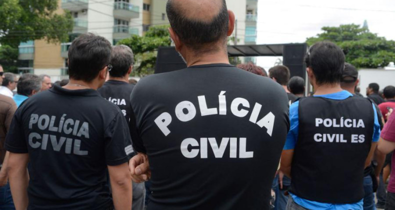 Polícia faz operação contra roubo de carros e cargas no Rio