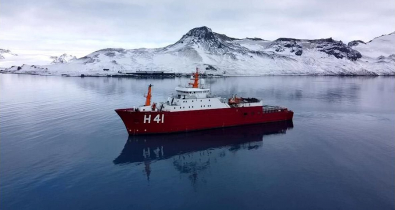 Navio Polar Almirante Maximiano parte com destino à Antártica